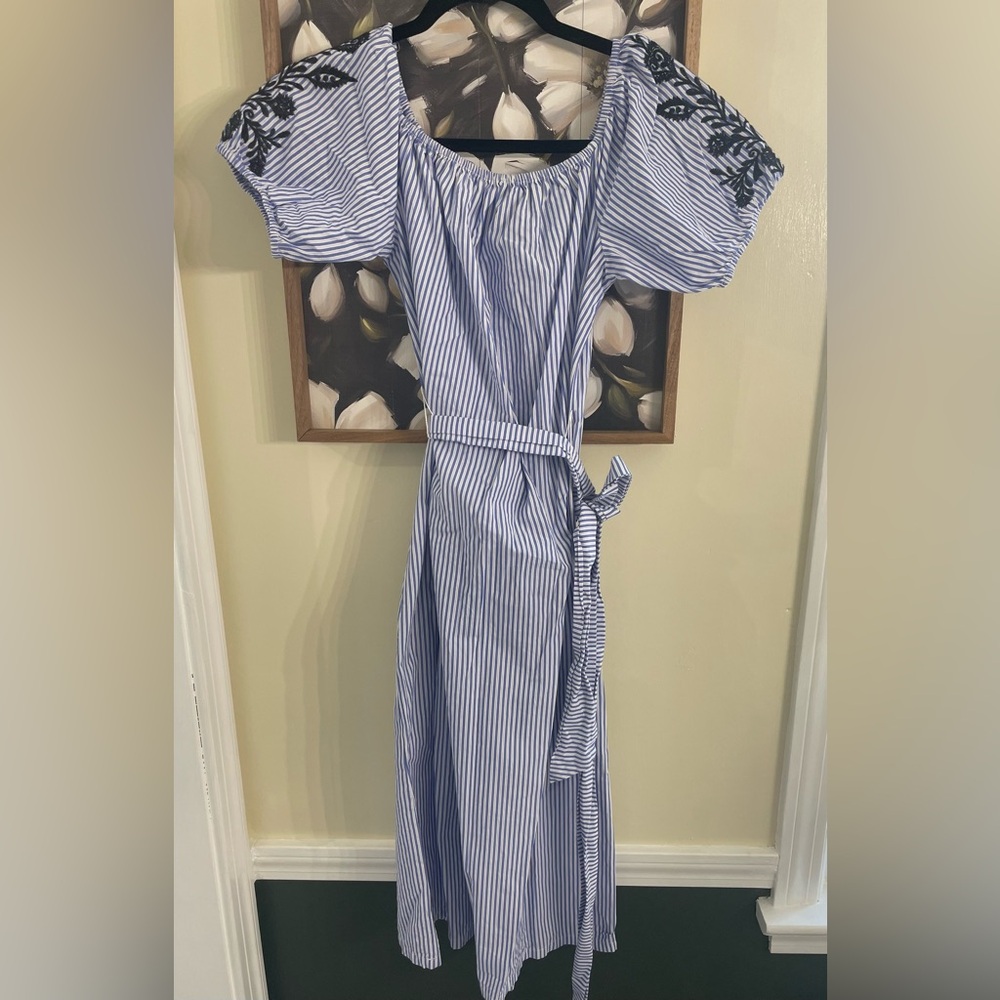 What to wear seersucker Blue Embroidered Dress M